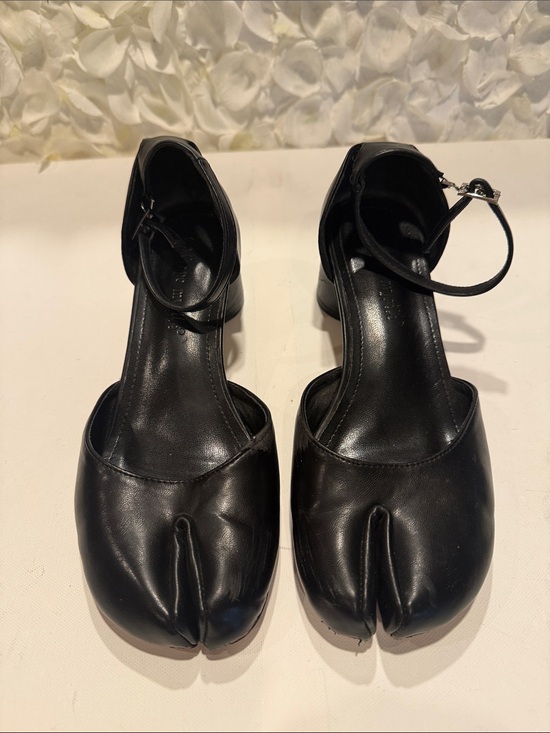 Crape Myrtle Shoes - Women's Black Split-Toe Ankle-Strap Heels